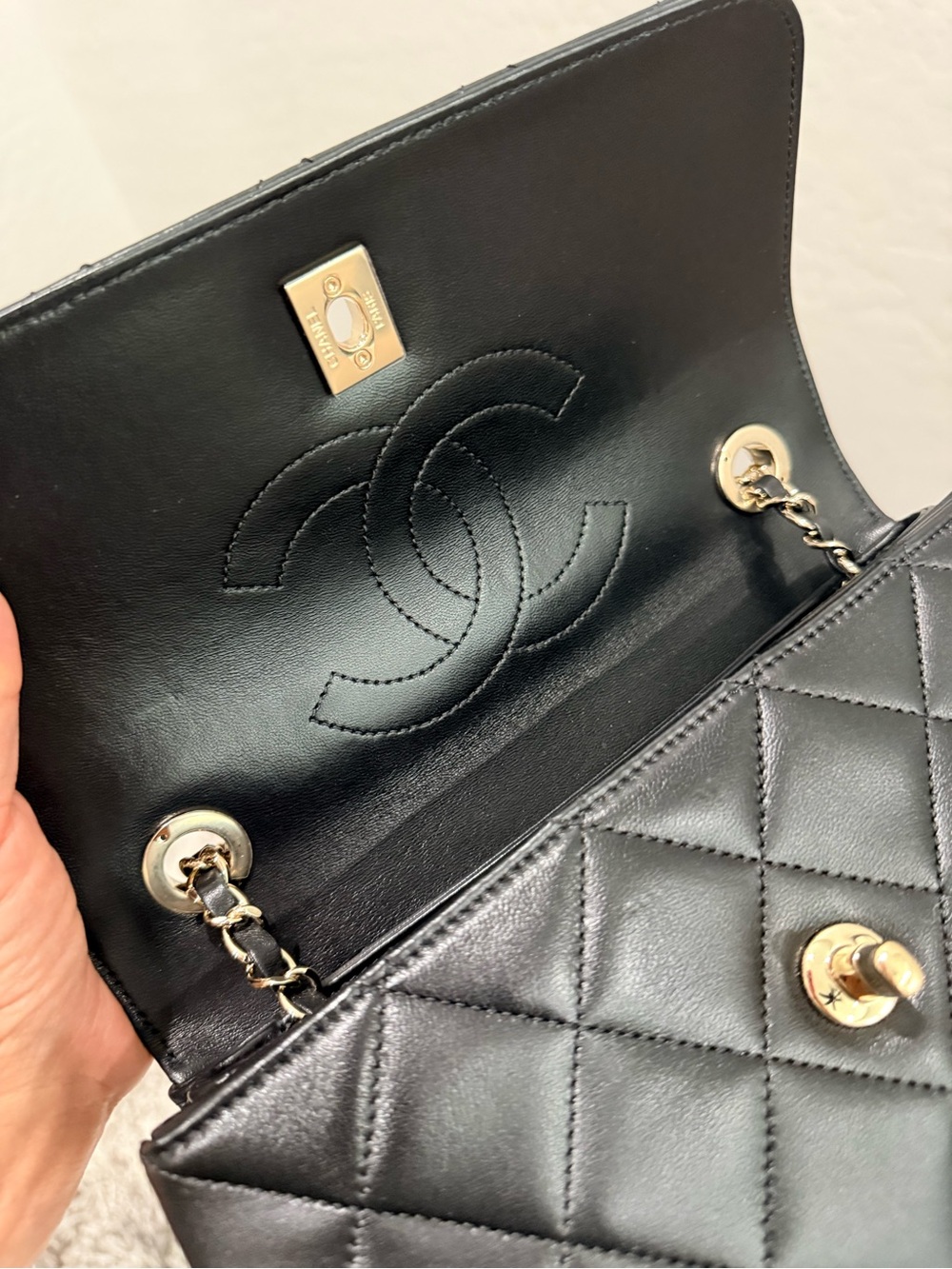 New CHANEL Trendy CC Black Quilted - Small - Picture 7 of 9